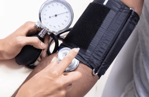 Recognizing the Signs of High and Low Blood Pressure