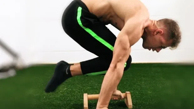 6 Push-Up Bar Exercises for a Full Upper Body Workout